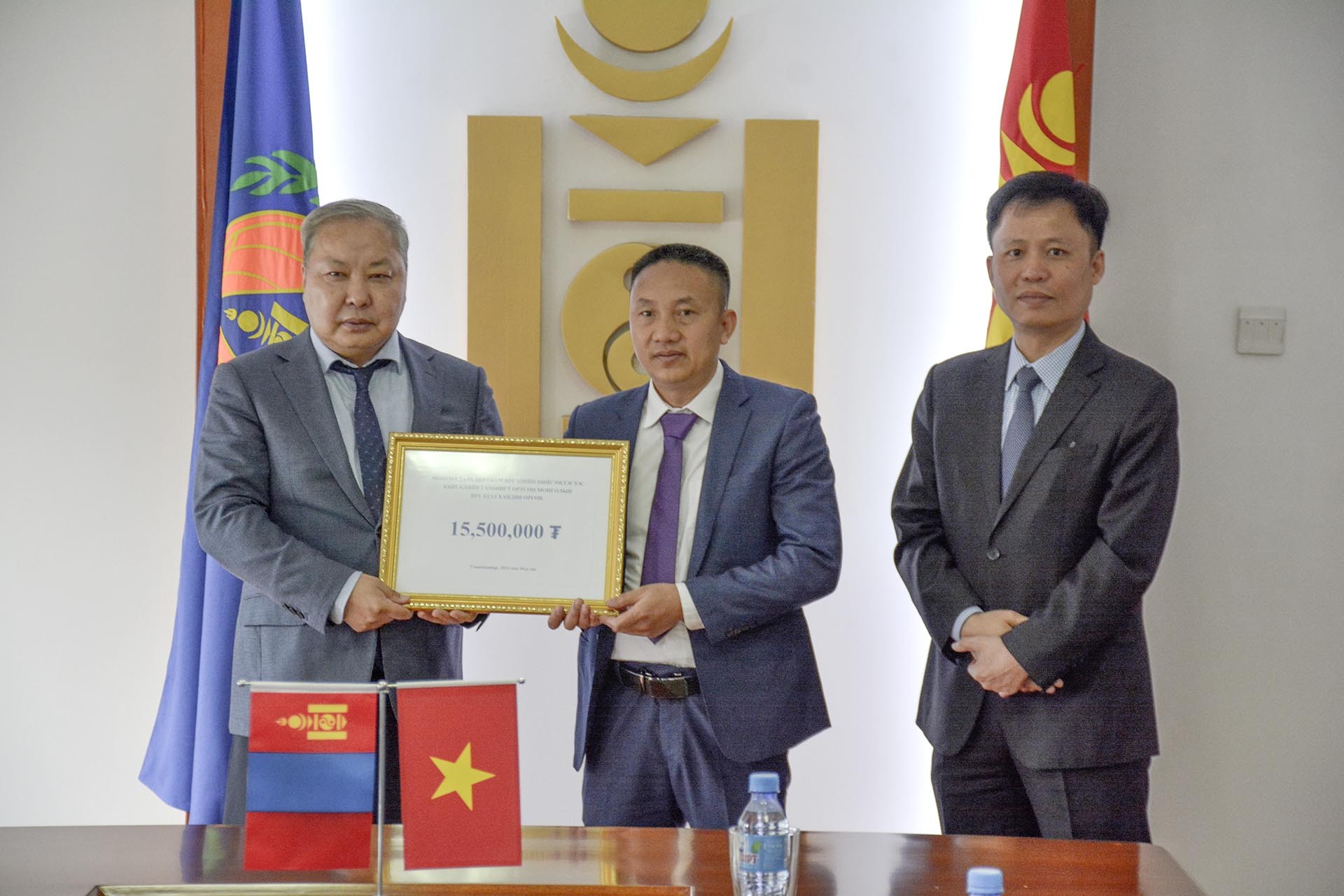 Cộng đồng người Việt Nam quyên góp ủng hộ người dân Mông Cổ khắc phục hậu quả thiên tai