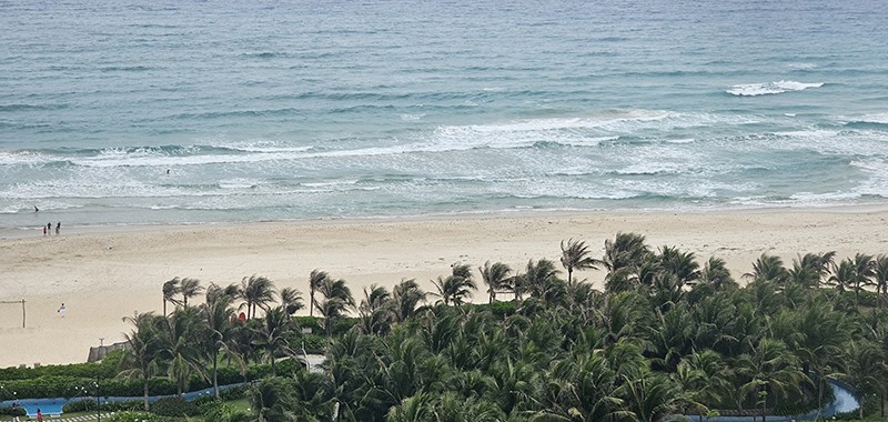 Kỳ nghỉ lễ kéo dài, nhiều gia đình chọn đến những thành phố biển như Nha Trang để hòa mình vào với biển (ảnh: Đ.M) Kỳ nghỉ lễ kéo dài, nhiều gia đình chọn đến những thành phố biển như Nha Trang để hòa mình vào với biển (ảnh: Đ.M)