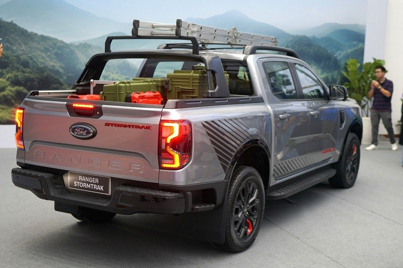 Bộ đôi Ford Ranger Stormtrak và Everest Platinum chốt giá bán tại Việt Nam Bộ đôi Ford Ranger Stormtrak và Everest Platinum chốt giá bán tại Việt Nam