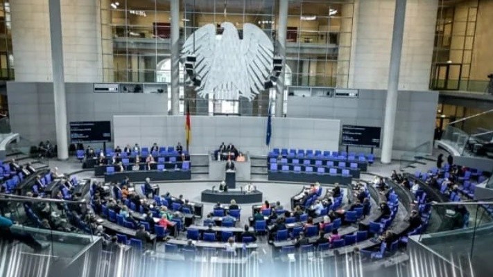 Vấn đề người di cư: Đức 'khai tử' tiền mặt trong hỗ trợ người tị nạn, 45 người mất tích do lật thuyền ở Địa Trung Hải