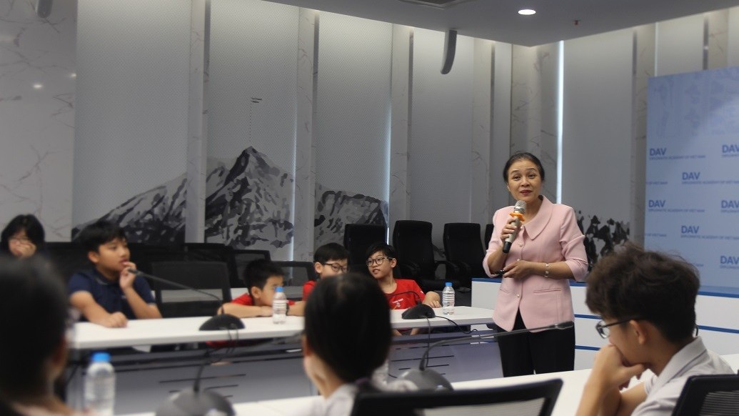 hoc vien ngoai giao ho tro nang cao kien thuc doi ngoai cho doi tuyen viet nam tham du cuoc thi robot the gioi 2024