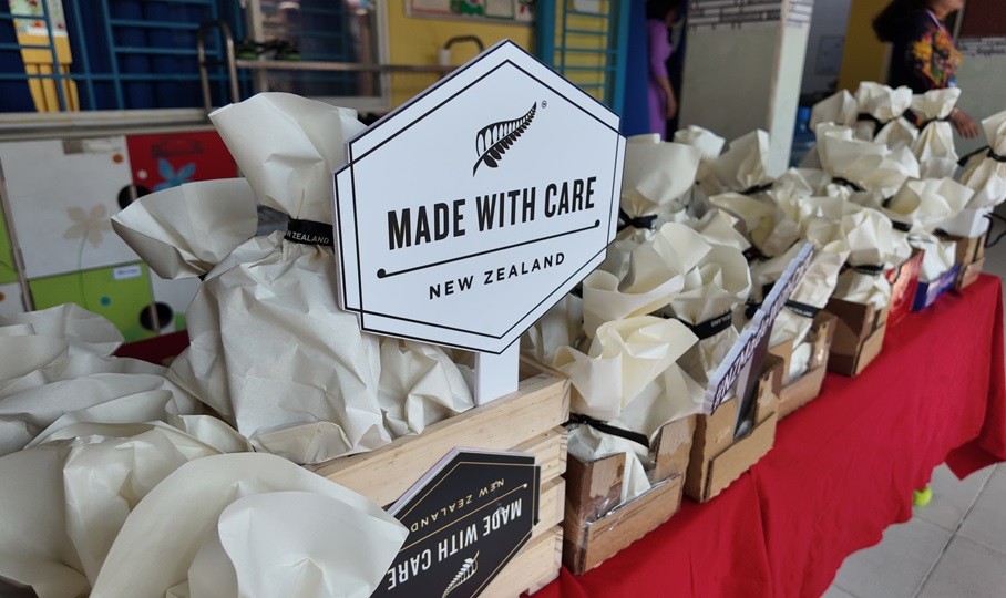 Trao tặng sân chơi thủy trị liệu đầu tiên cho trẻ khuyết tật trí tuệ tại Việt Nam Trao tặng sân chơi thủy trị liệu đầu tiên cho trẻ khuyết tật trí tuệ tại Việt Nam