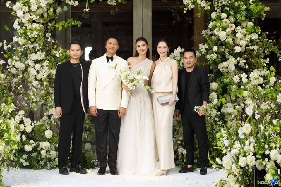 Hoa hậu Đặng Thu Thảo và dàn sao dự đám cưới diễn viên Cao Thiên Trang Hoa hậu Đặng Thu Thảo và dàn sao dự đám cưới diễn viên Cao Thiên Trang