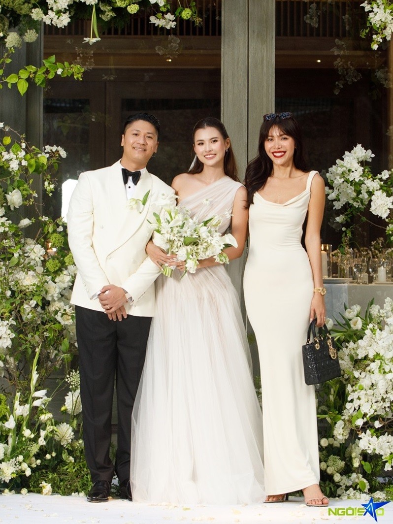 Hoa hậu Đặng Thu Thảo và dàn sao dự đám cưới diễn viên Cao Thiên Trang Hoa hậu Đặng Thu Thảo và dàn sao dự đám cưới diễn viên Cao Thiên Trang