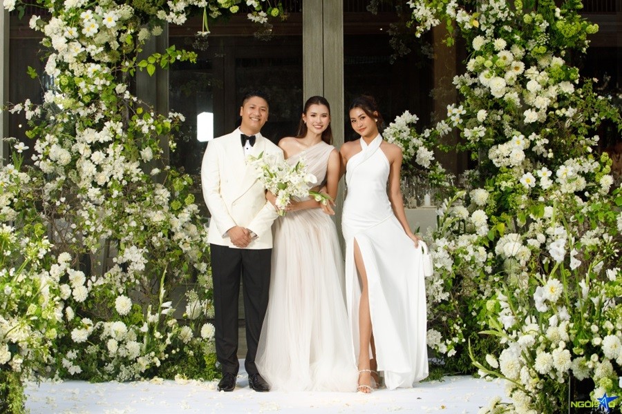 Hoa hậu Đặng Thu Thảo và dàn sao dự đám cưới diễn viên Cao Thiên Trang Hoa hậu Đặng Thu Thảo và dàn sao dự đám cưới diễn viên Cao Thiên Trang