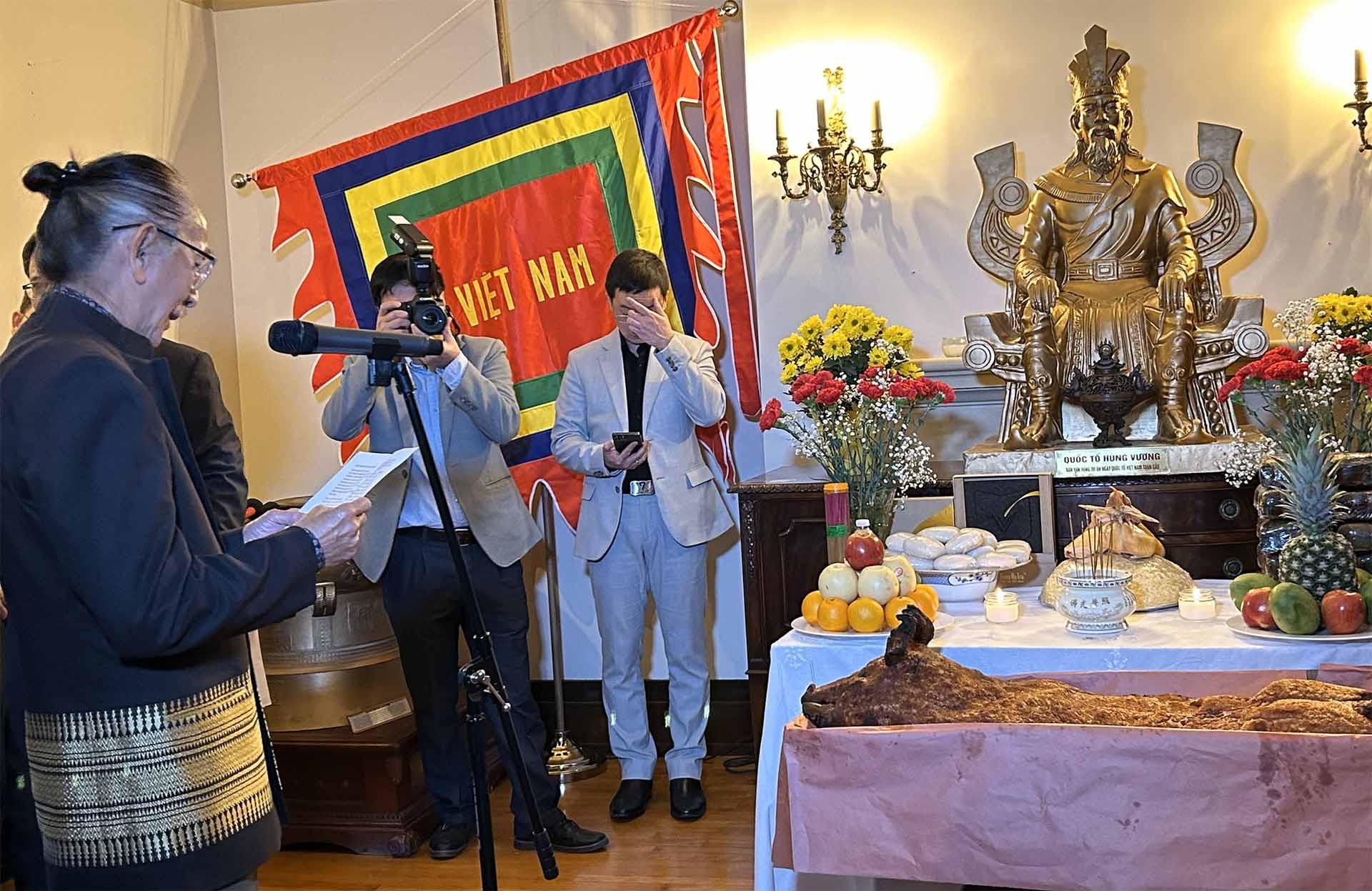 Người Việt tại Canada cùng đoàn kết hướng về Tổ quốc Người Việt tại Canada cùng đoàn kết hướng về Tổ quốc