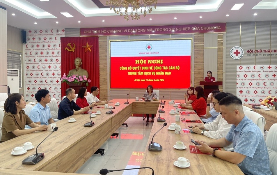 Công bố quyết định về công tác cán bộ đối với Trung tâm Dịch vụ nhân đạo