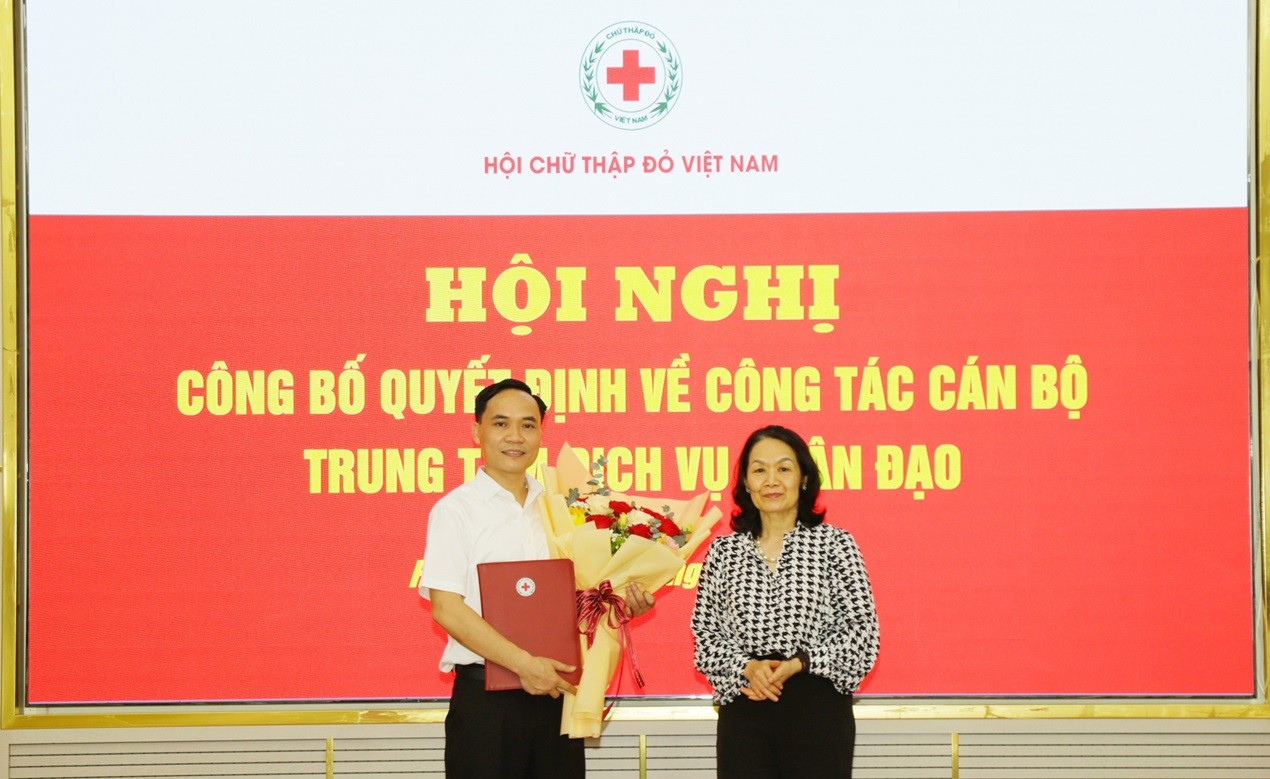 Công bố quyết định về công tác cán bộ đối với Trung tâm Dịch vụ nhân đạo