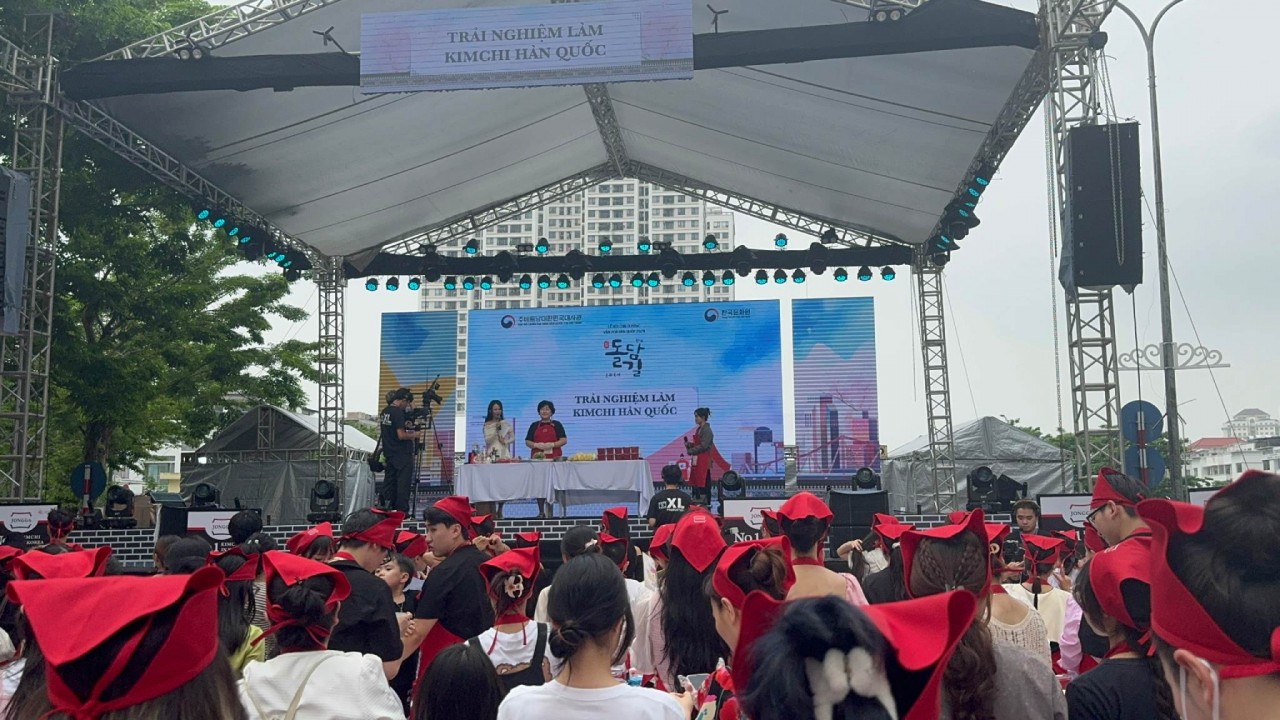 Lễ hội con đường văn hoá Hàn Quốc 2024: Dạo quanh xứ Hàn ngay giữa lòng Hà Nội Lễ hội con đường văn hoá Hàn Quốc 2024: Dạo quanh xứ Hàn ngay giữa lòng Hà Nội