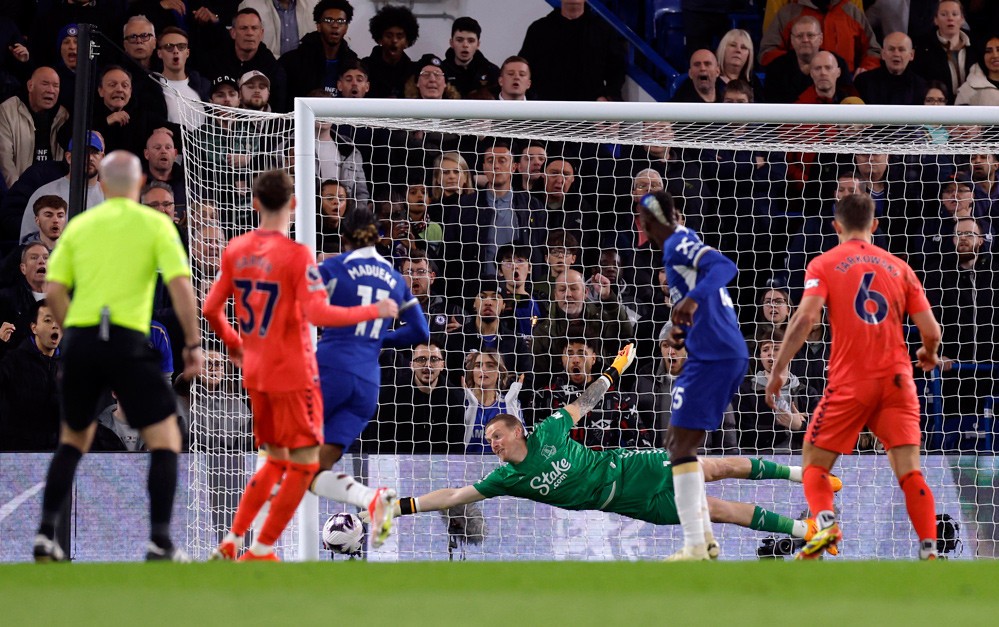 Ghi thêm 4 bàn thắng cho Chelsea, Cole Palmer vươn lên đầu Vua phá lưới Ngoại hạng Anh