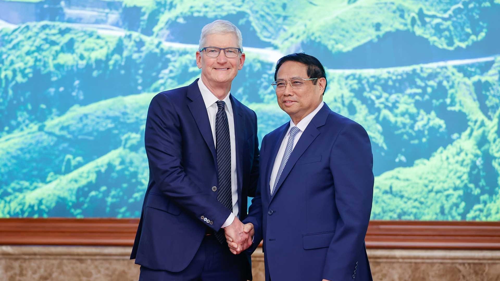 ceo apple tim cook mong muon day manh hon nua cac hoat dong dau tu tai viet nam