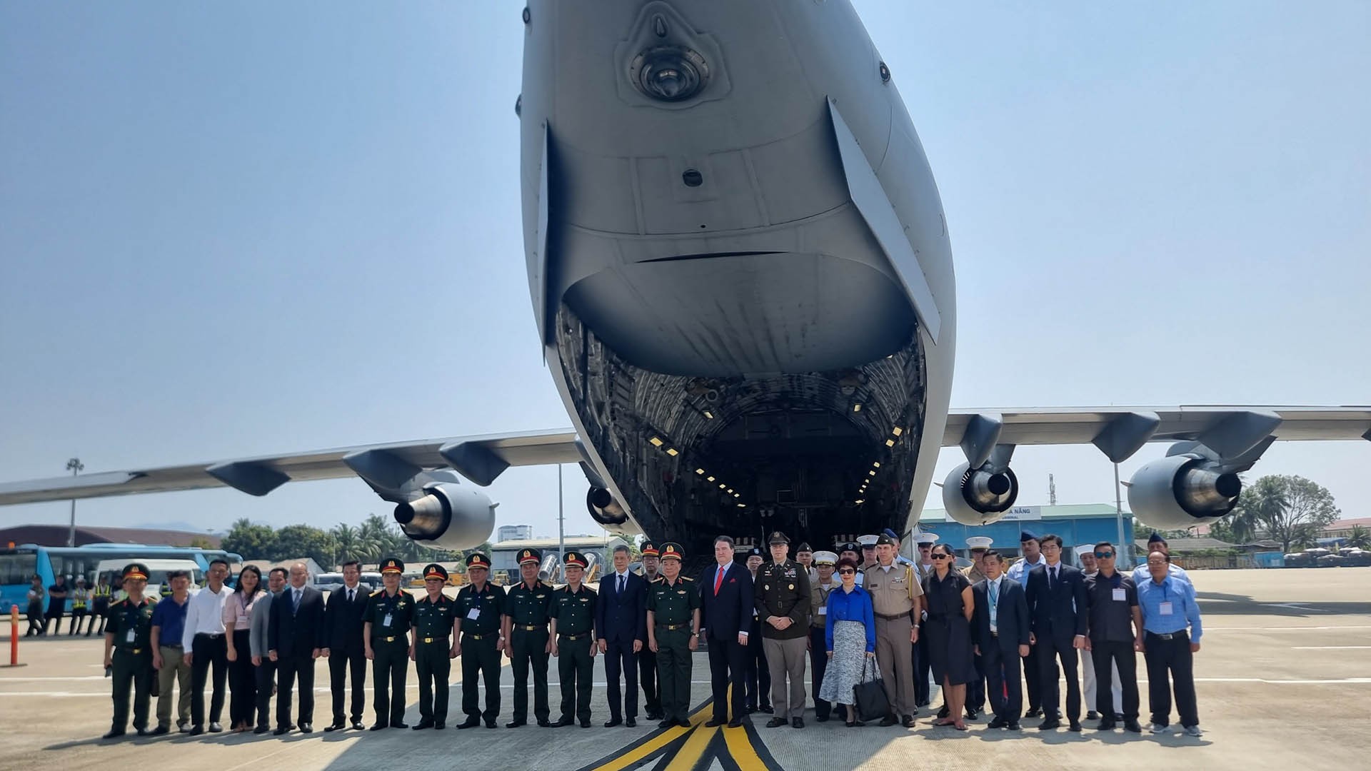 Lễ trao trả hài cốt quân nhân Hoa Kỳ lần thứ 164 Lễ trao trả hài cốt quân nhân Hoa Kỳ lần thứ 164