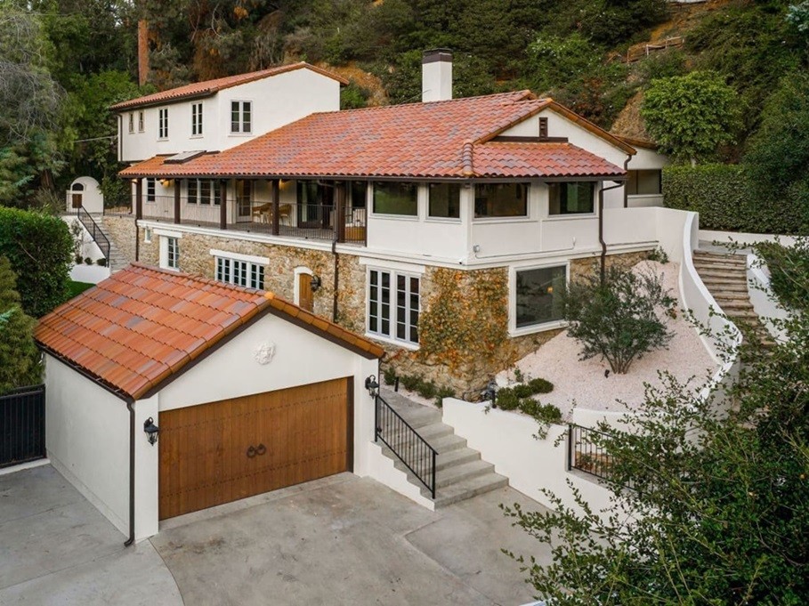 Lisa nhóm nhạc BlackPink mua biệt thự phong cách cổ điển tại Mỹ Lisa nhóm nhạc BlackPink mua biệt thự phong cách cổ điển tại Mỹ