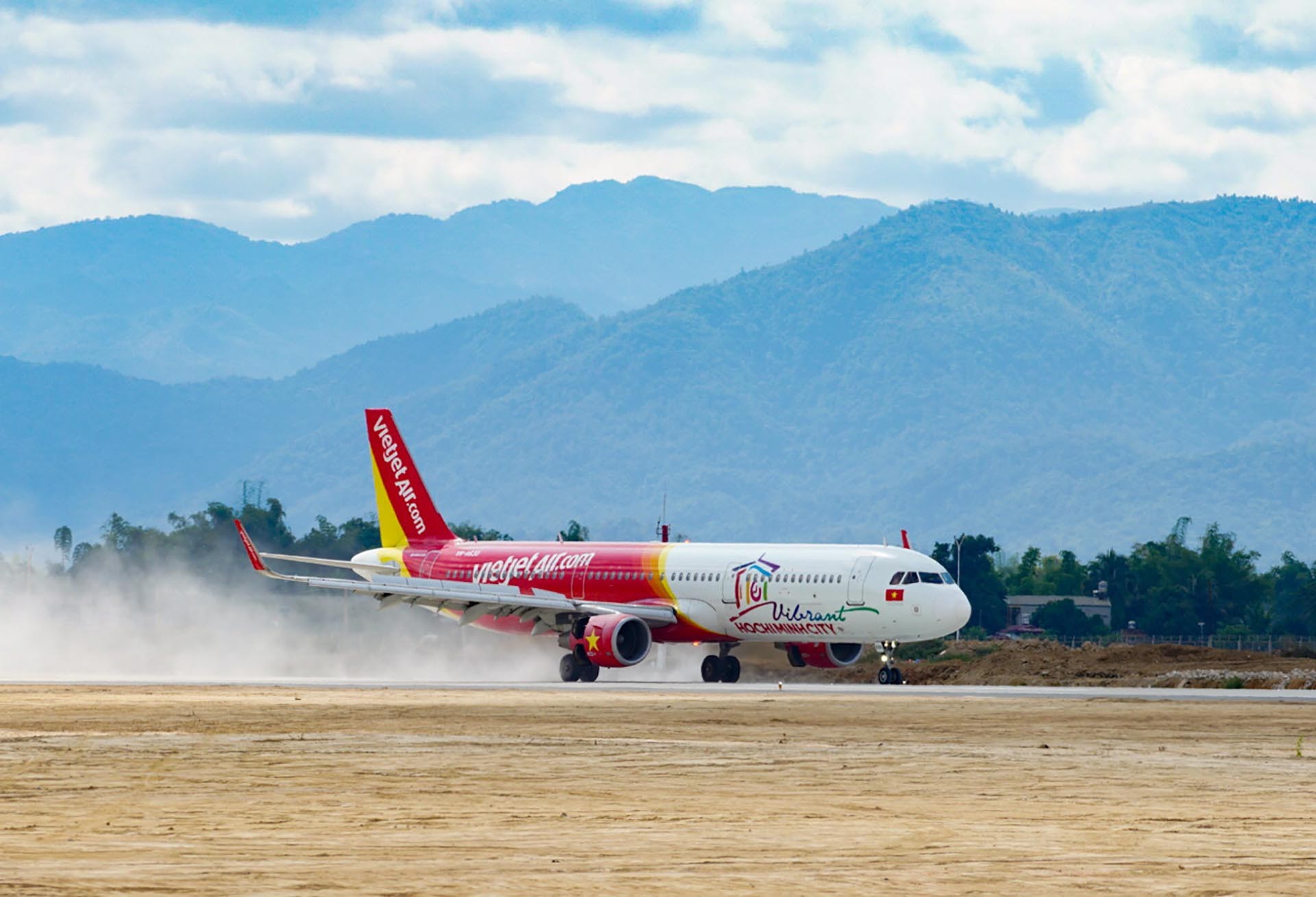 Vietjet tăng chuyến bay đến Điện Biên dịp kỷ niệm 70 năm chiến thắng  Điện Biên Phủ