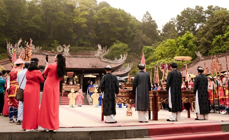 Hoa hậu đền Hùng Giáng My dâng hương giỗ Tổ