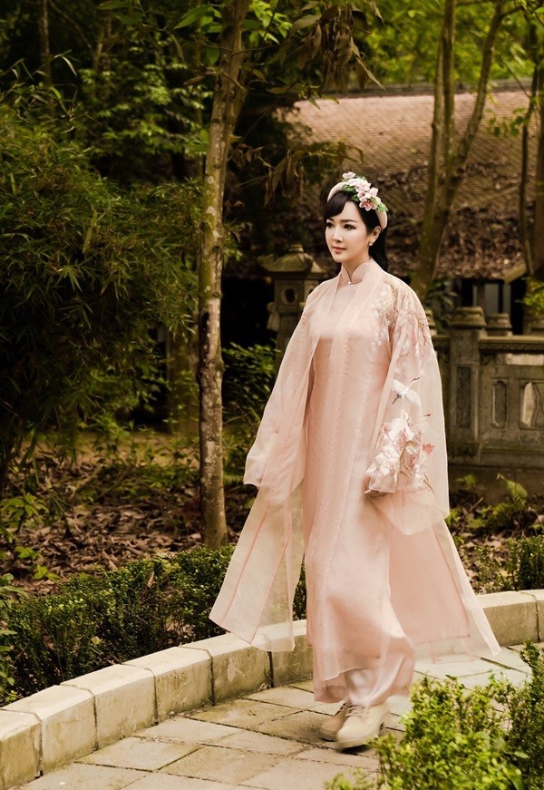 Hoa hậu đền Hùng Giáng My dâng hương giỗ Tổ