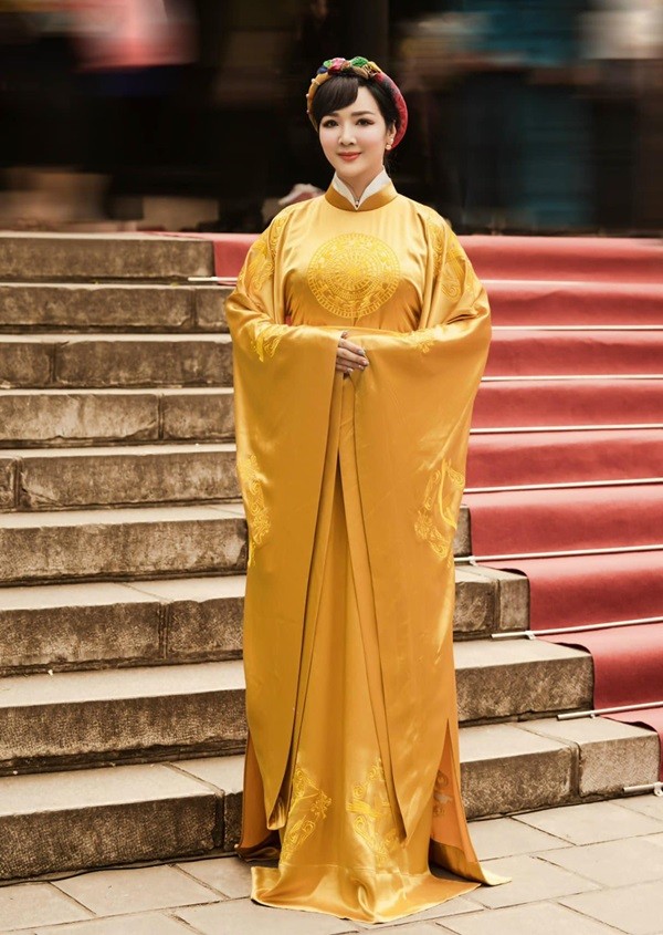 Hoa hậu đền Hùng Giáng My dâng hương giỗ Tổ