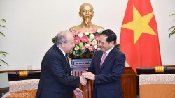 Bộ trưởng Ngoại giao Bùi Thanh Sơn tiếp các Đại sứ Algeria và Đại sứ Thổ Nhĩ Kỳ chào kết thúc nhiệm kỳ