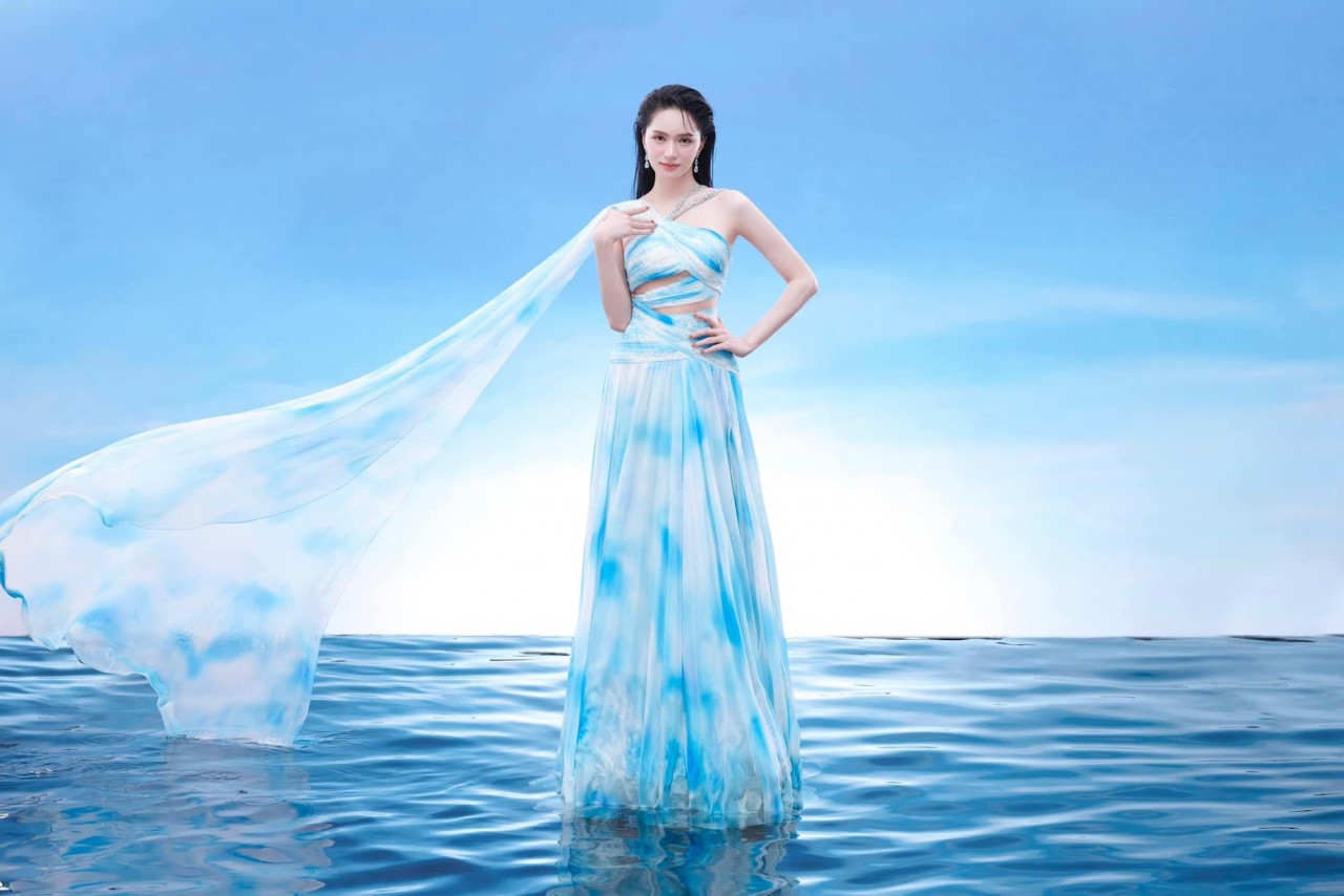 Sao Việt: Jennifer Phạm hạnh phúc bên chồng đại gia, Lan Ngọc khoe vòng eo 'con kiến', Hương Giang 'ra khơi tìm kho báu'