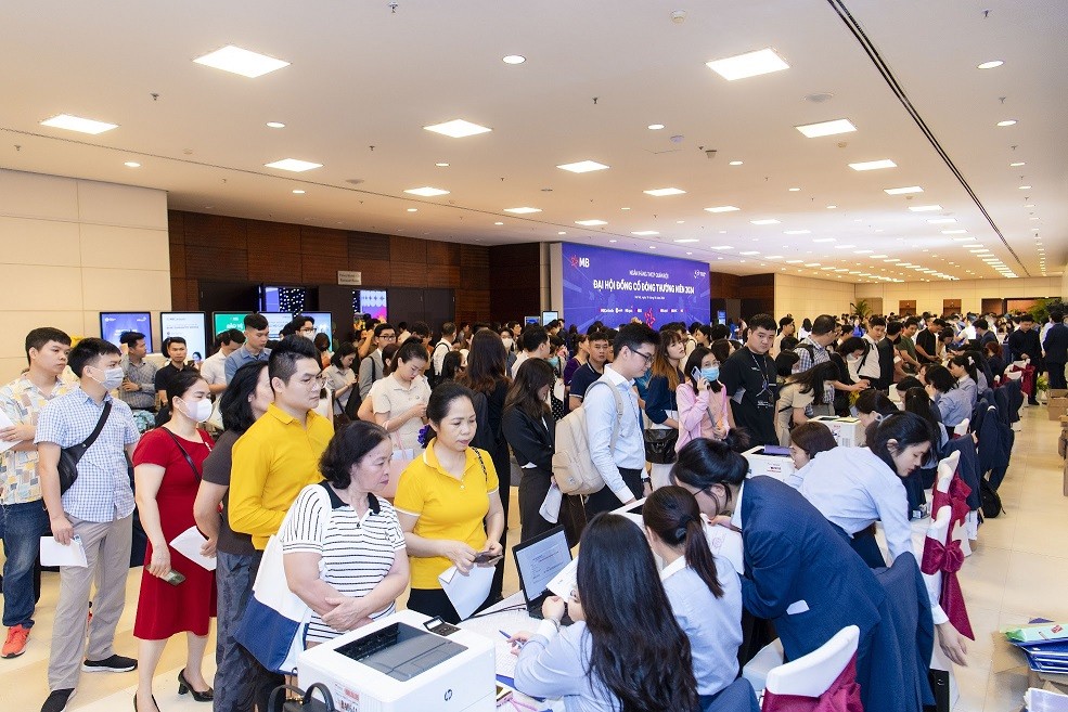 Đông đảo nhà đầu tư, cổ đông, khách mời đã tham dự Đại hội đồng cổ đông thường niên 2024 của MB.JPG