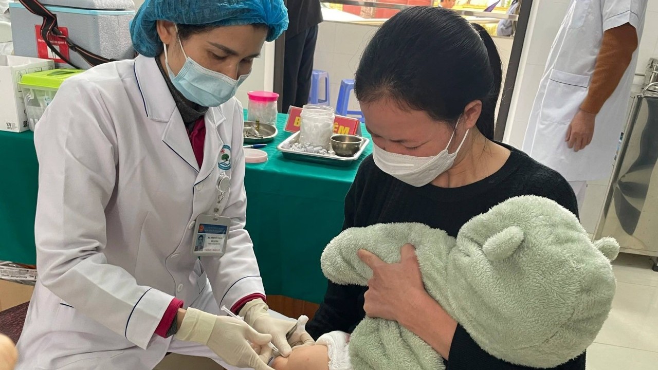 co them 500000 lieu vaccine 5 trong 1 de tiem chung mien phi cho tre