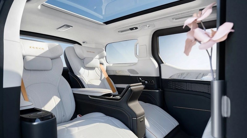 Cận cảnh xe điện Zeekr 009 Grand - 'Minivan Rolls-Royce' của Trung Quốc vừa ra mắt