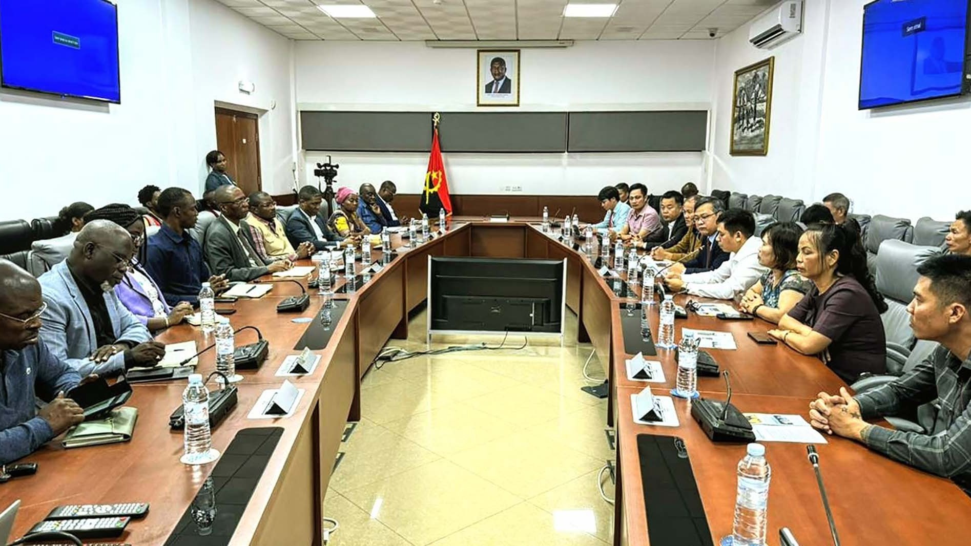 thuc day hop tac dau tu bao ho cong dan giua tinh malanje angola va viet nam