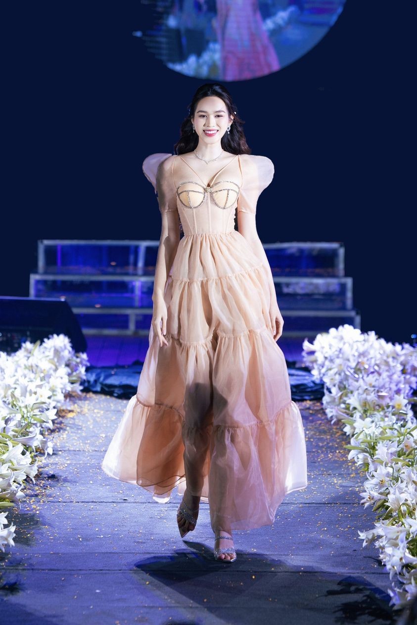 Hoa hậu Đỗ Thị Hà