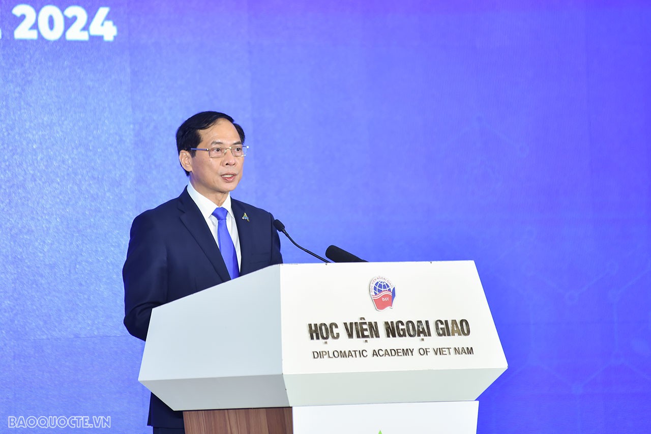 Bộ trưởng Ngoại giao Bùi Thanh Sơn phát biểu tại Diễn đàn Tương lai ASEAN, ngày 23/4. (Ảnh: Tuấn Anh) Bộ trưởng Ngoại giao Bùi Thanh Sơn phát biểu tại Diễn đàn Tương lai ASEAN, ngày 23/4. (Ảnh: Tuấn Anh)