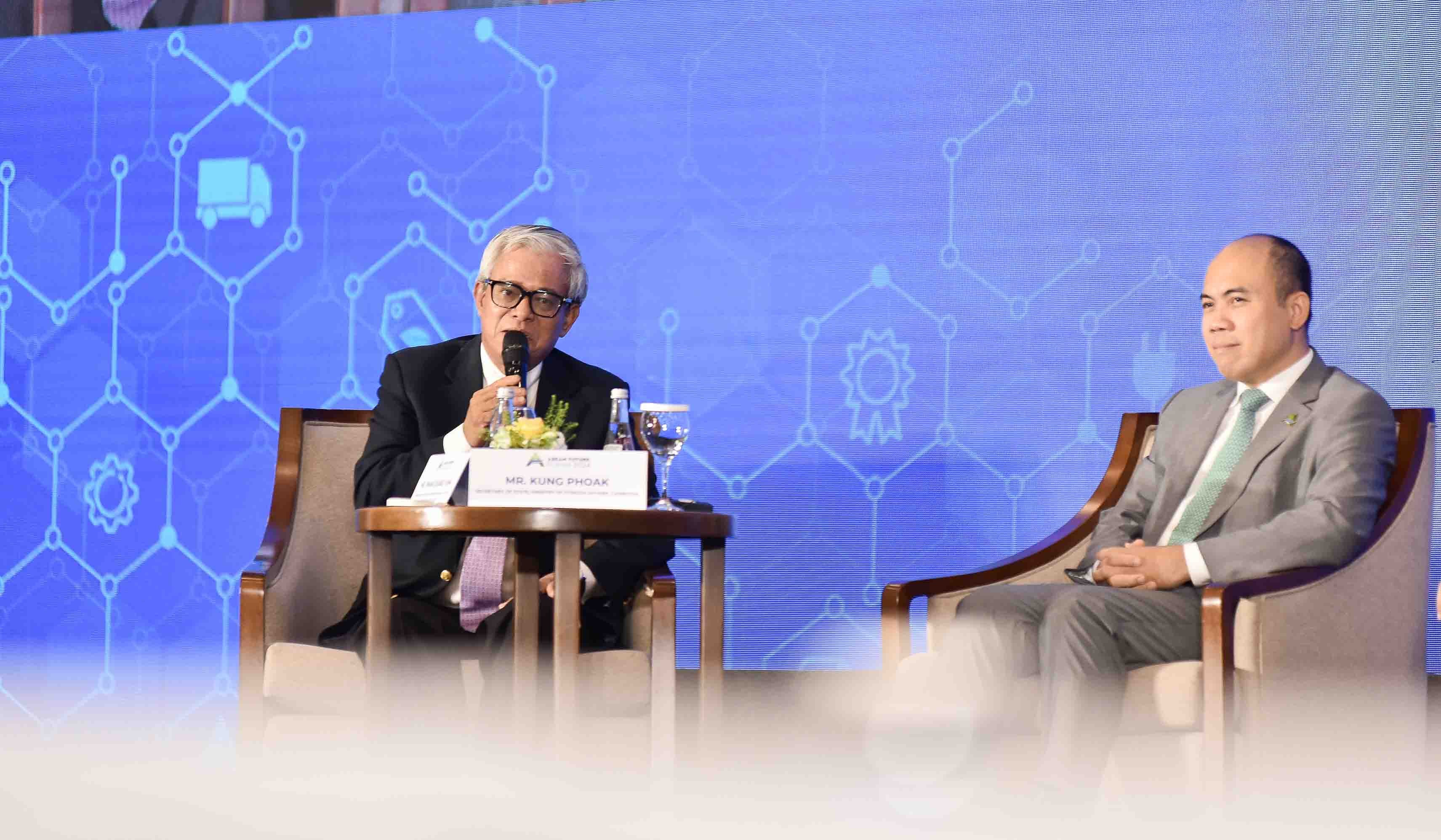 Phiên toàn thể thứ hai Diễn đàn Tương lai ASEAN 2024: Bảo đảm an ninh toàn diện vì Cộng đồng lấy người dân làm trung tâm Phiên toàn thể thứ hai Diễn đàn Tương lai ASEAN 2024: Bảo đảm an ninh toàn diện vì Cộng đồng lấy người dân làm trung tâm