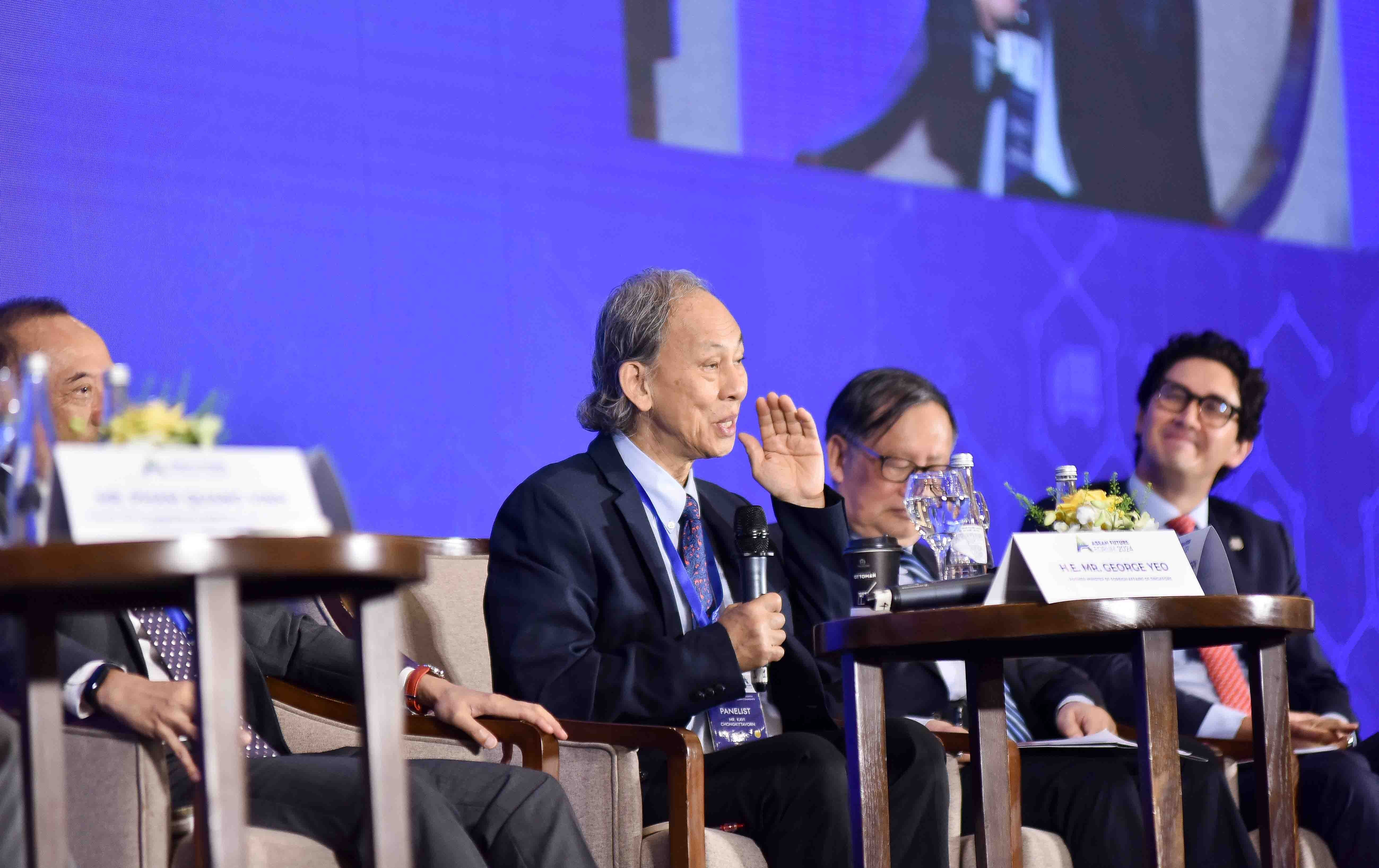 Phiên toàn thể thứ hai với chủ đề Chuyên gia hàng đầu về ASEAN: Việt Nam - 'Nhà vô địch mà khu vực từng không biết mình đang rất cần'