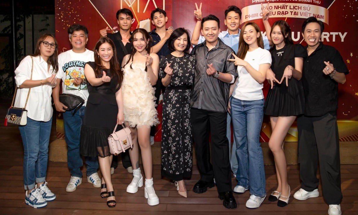 Tập thể đoàn làm phim Mai tụ họp, mừng doanh thu 520 tỷ đồng