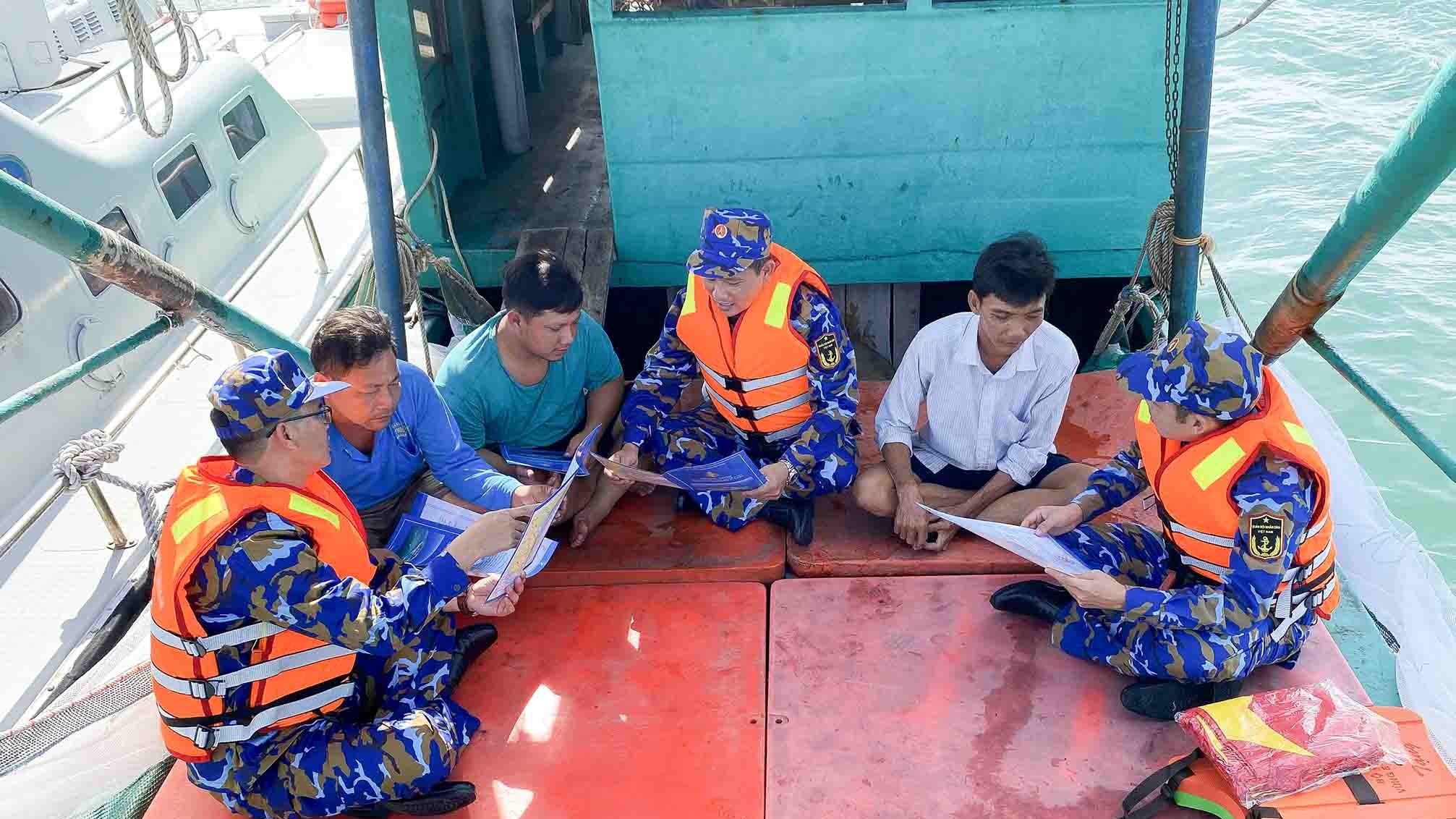 vung 5 hai quan thuc hien tot dot trien khai cao diem chong khai thac iuu