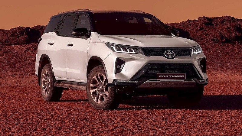 Toyota Fortuner hybrid đầu tiên ra mắt. Toyota Fortuner hybrid đầu tiên ra mắt.