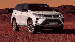Ra mắt Toyota Fortuner hybrid đầu tiên trên thế giới: Mạnh mẽ và tiết kiệm hơn