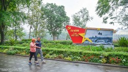 Bộ trưởng Bùi Thanh Sơn mời Bộ trưởng Ngoại giao Indonesia Retno Marsudi dạo bộ sáng, dùng phở, cà phê tại Hà Nội