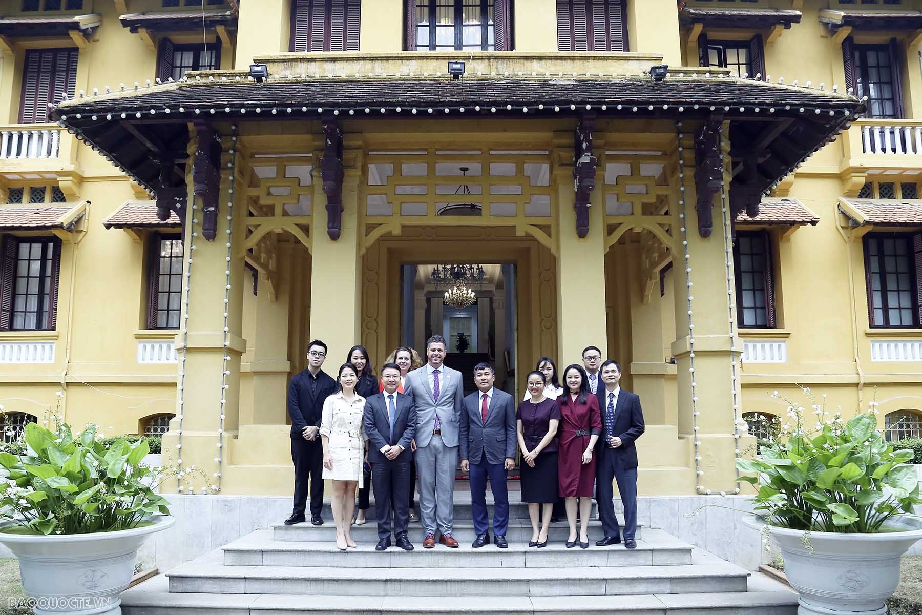 Thứ trưởng Thường trực Nguyễn Minh Vũ tiếp Chủ tịch EuroCham Thứ trưởng Thường trực Bộ Ngoại giao Nguyễn Minh Vũ tiếp Chủ tịch EuroCham