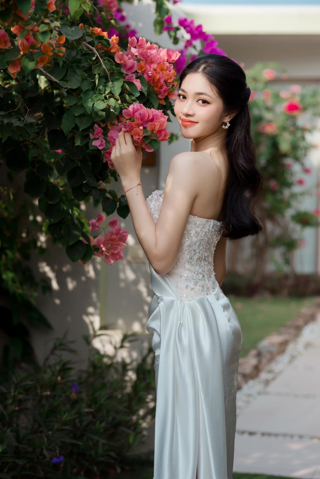 Á hậu Huỳnh Minh Kiên Á hậu Huỳnh Minh Kiên