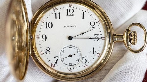 cau chuyen ve chiec dong ho vang cua hanh khach giau nhat tung co mat tren tau titanic