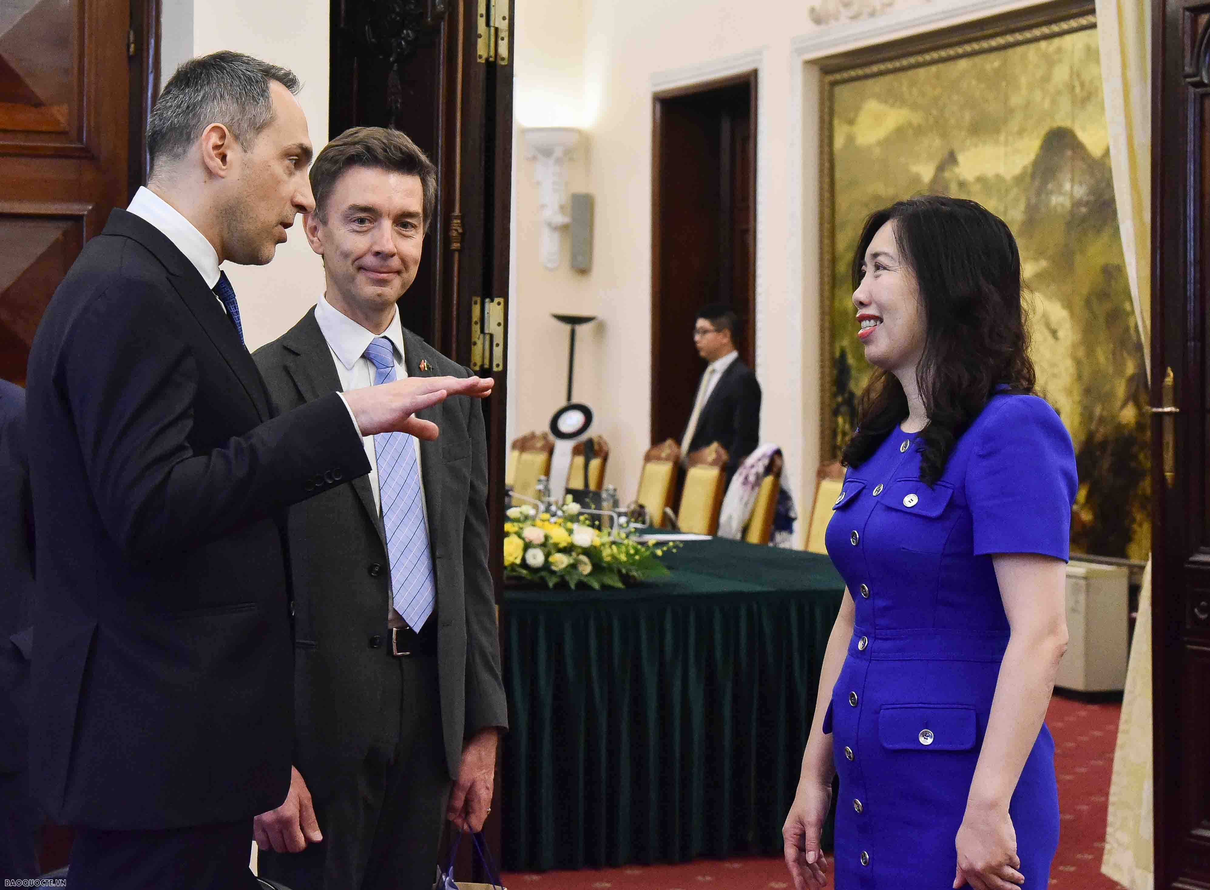 undefined Thứ trưởng Bộ Ngoại giao Lê Thị Thu Hằng đã tiếp ông Michal Safianik, Trưởng đoàn Ban công tác Á-Úc(COASI) thuộc Hội đồng châu Âu. (Ảnh:Nguyễn Hồng)