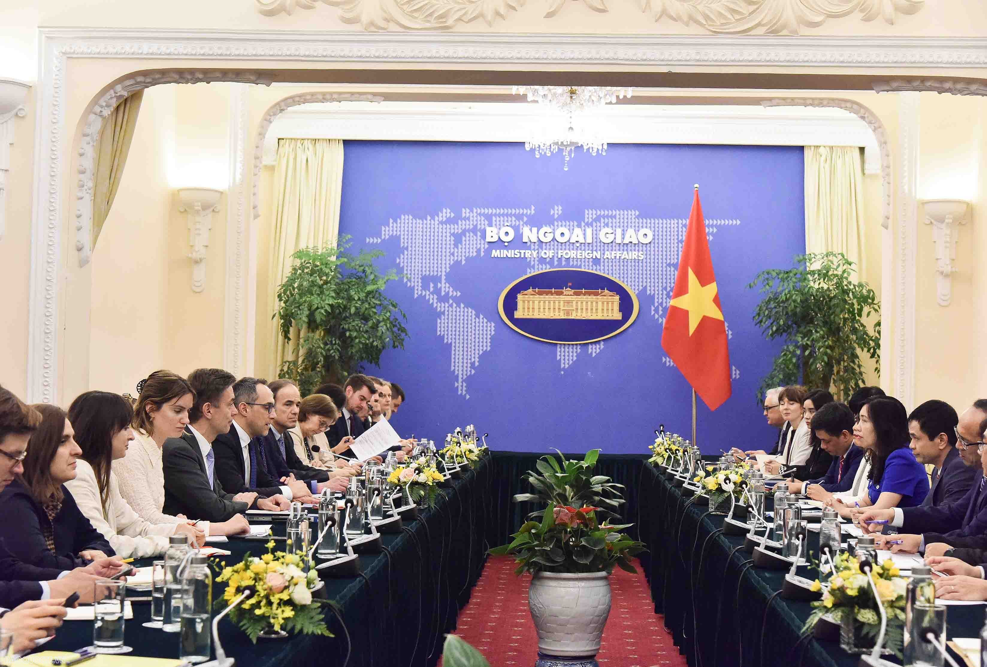 undefined Thứ trưởng Ngoại giao Lê Thị Thu Hằng tiếp Trưởng Ban công tác Á-Úc thuộc Hội đồng châu Âu