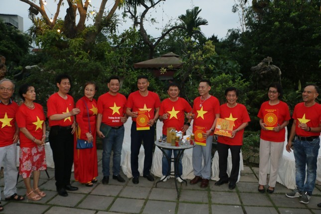 Kiều bào gặp mặt và chia sẻ kỷ niệm với Trường Sa