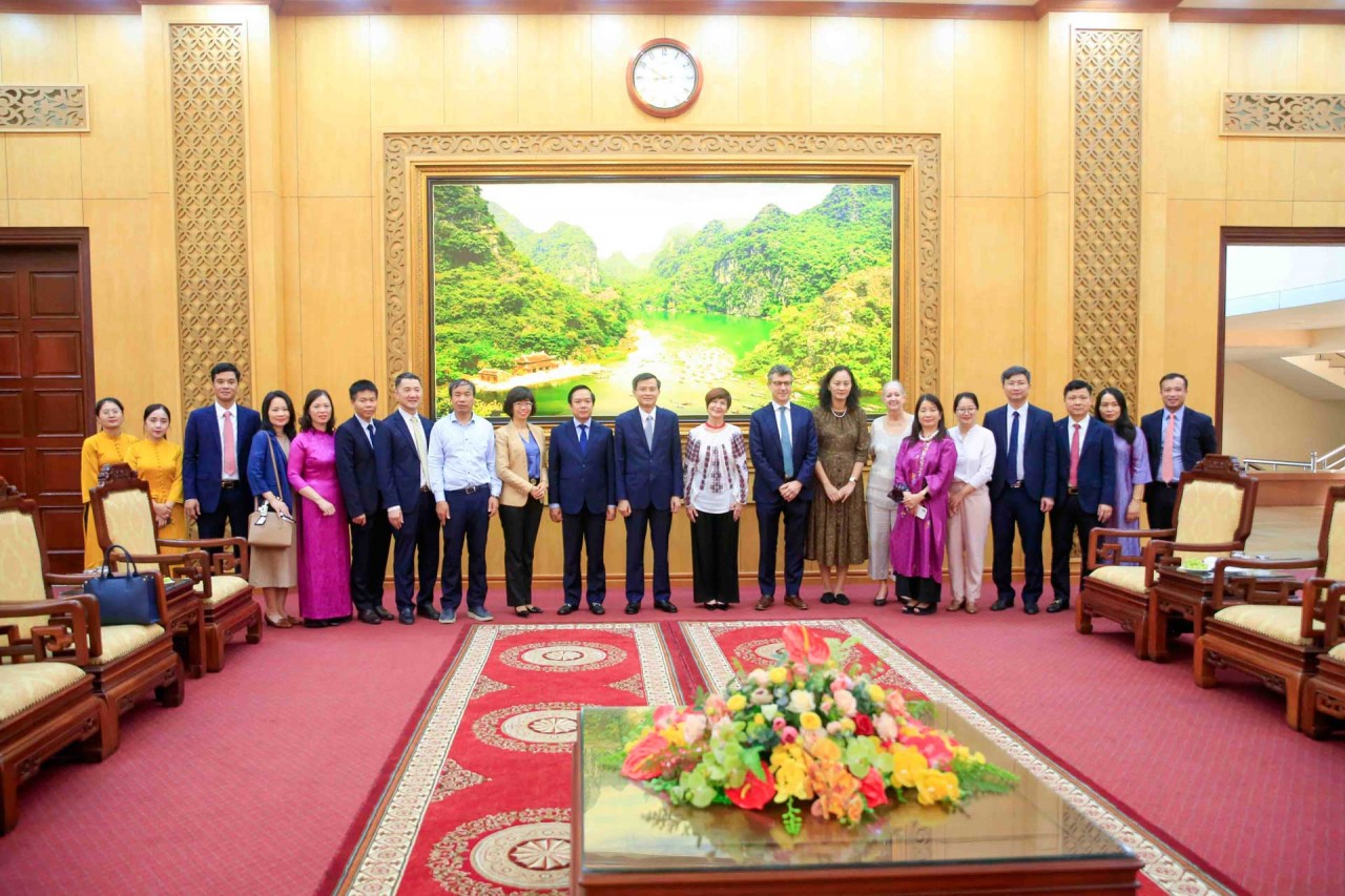 Một ngày hoạt động đầy năng lượng của Chủ tịch Đại hội đồng Unesco tại Ninh Bình