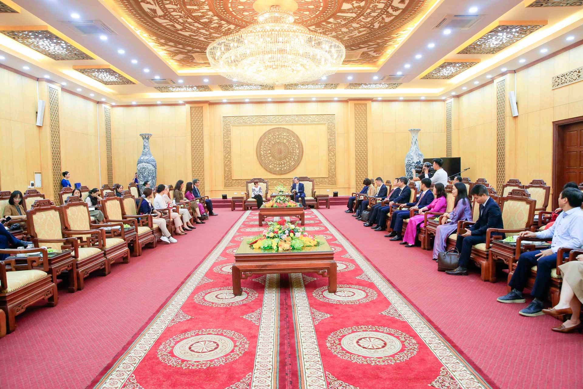 Một ngày hoạt động đầy năng lượng của Chủ tịch Đại hội đồng Unesco tại Ninh Bình