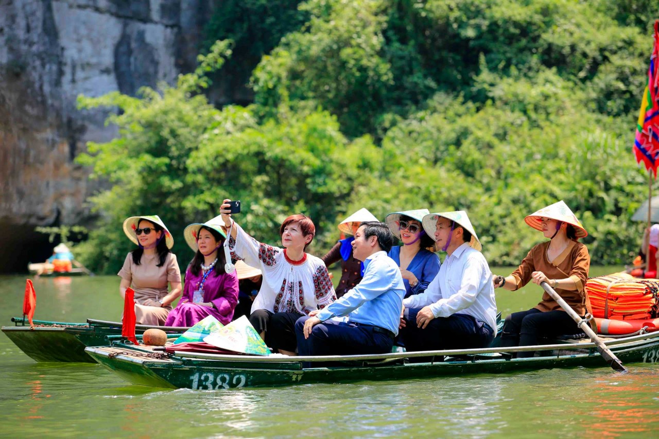 Một ngày hoạt động đầy năng lượng của Chủ tịch Đại hội đồng UNESCO tại Ninh Bình