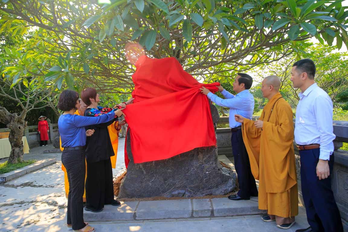Một ngày hoạt động đầy năng lượng của Chủ tịch Đại hội đồng Unesco tại Ninh Bình