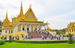 Nắng nóng 43 độ, Campuchia kêu gọi người dân tránh ra ngoài