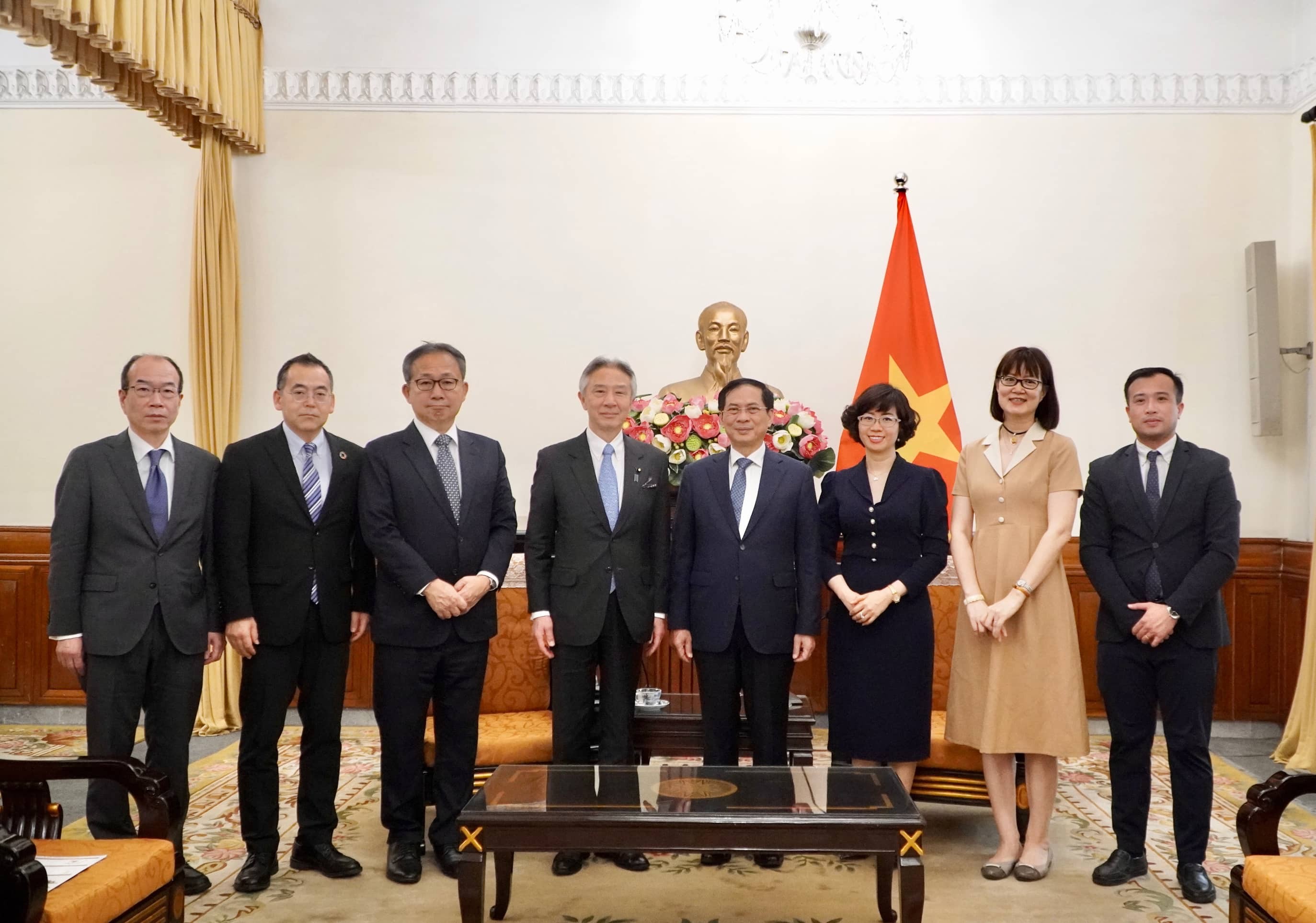 Thúc đẩy hơn nữa hợp tác văn hóa, giáo dục, khoa học công nghệ trong tổng thể quan hệ Việt Nam - Nhật Bản