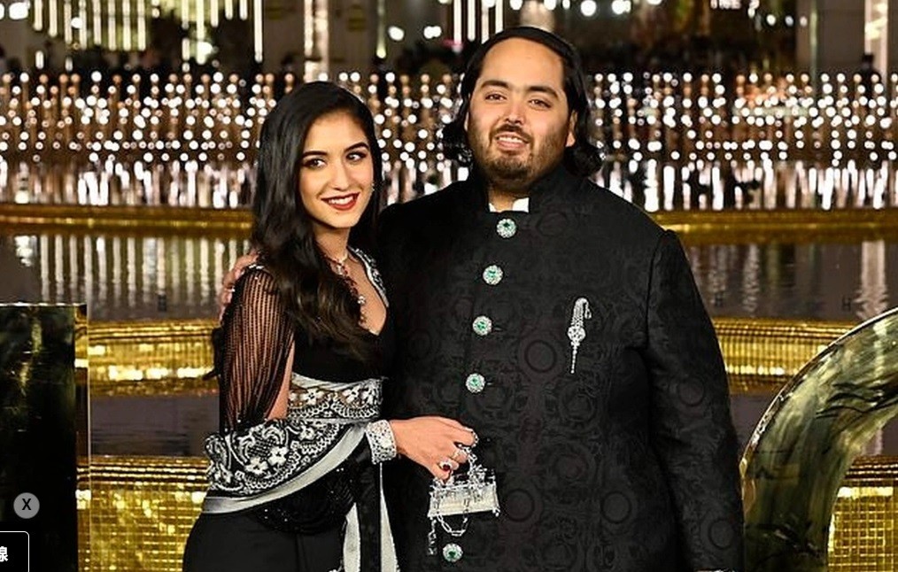 Radhika Merchant bên hôn phu (Nguồn: Dân trí)