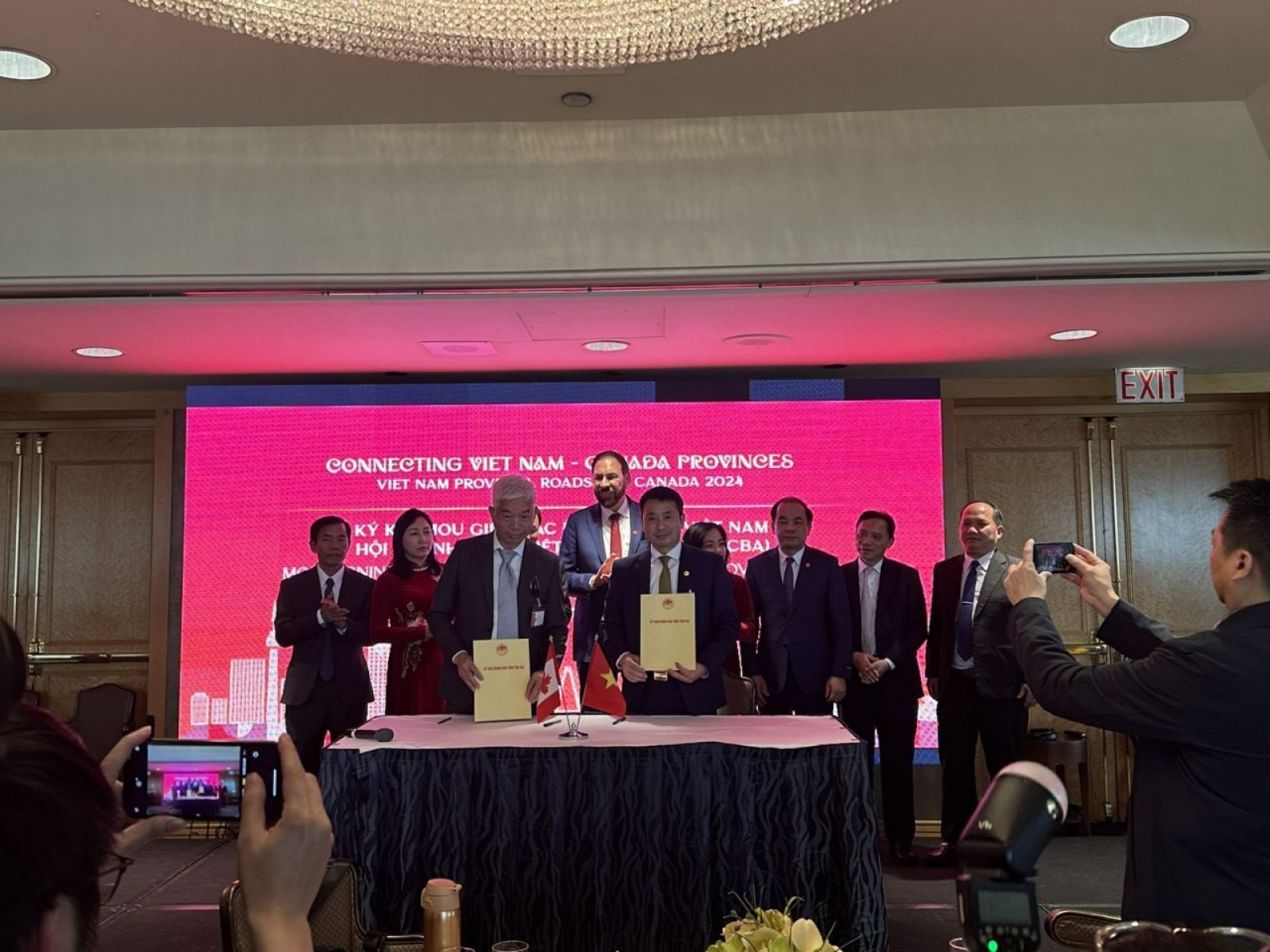 Đẩy mạnh hợp tác về đầu tư và thương mại với địa phương Canada